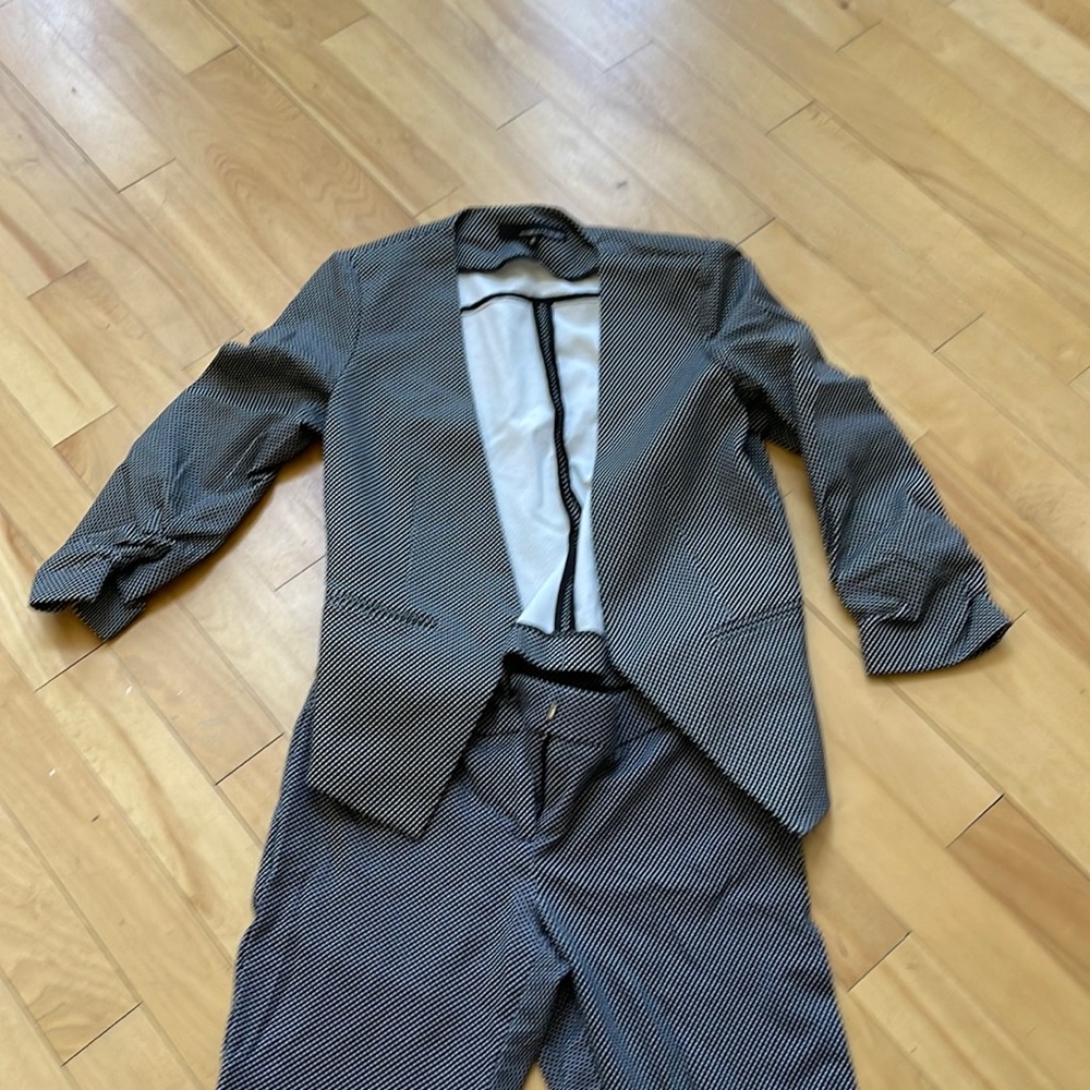 Poke a dot pant suit